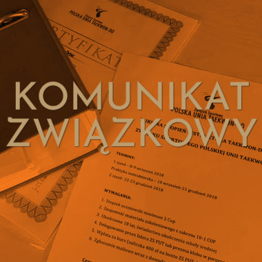 dokumenty na biurku